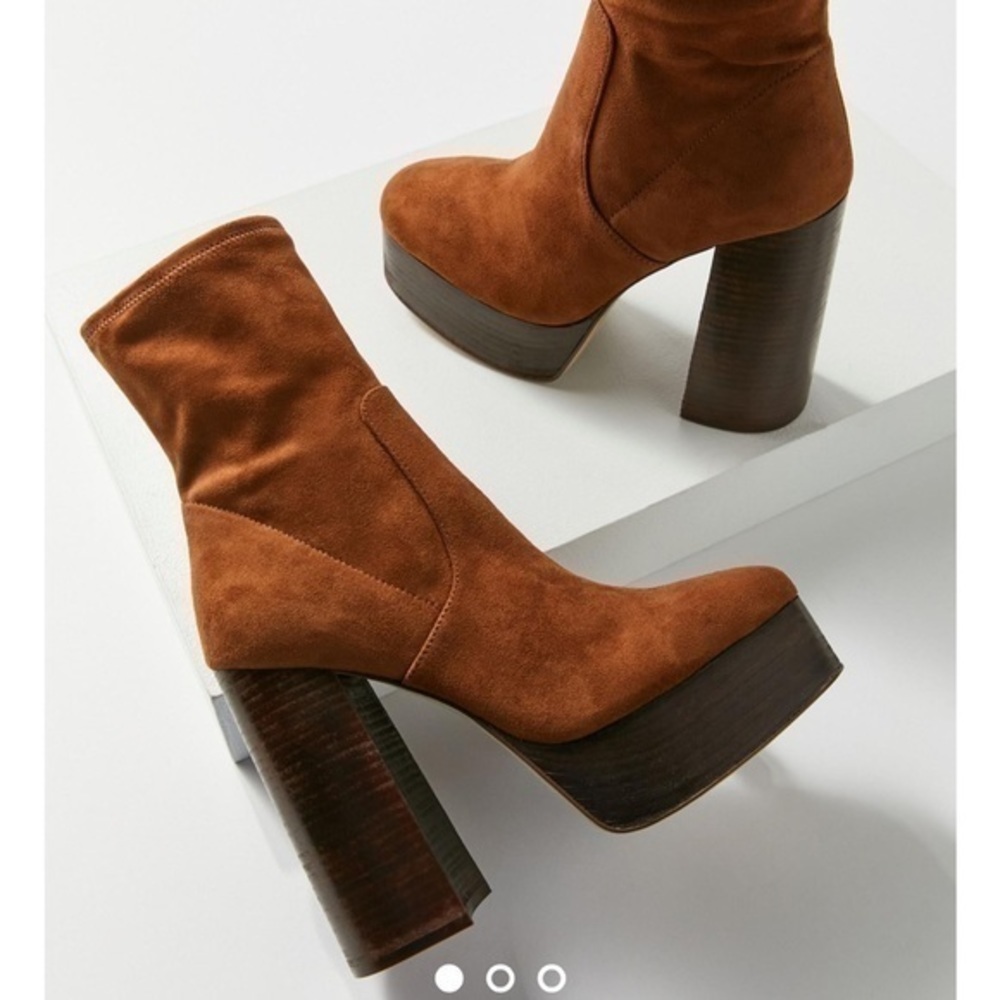 Steve Madden Women's Hoopla Platform Booties
Size 10